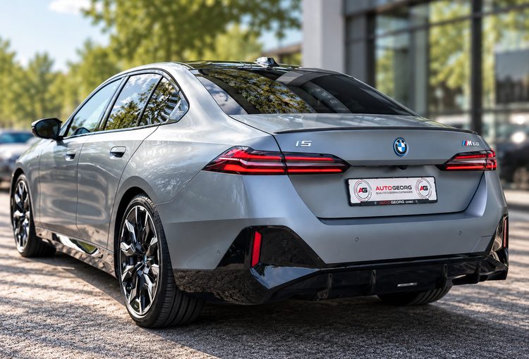BMW i5 M60 grau